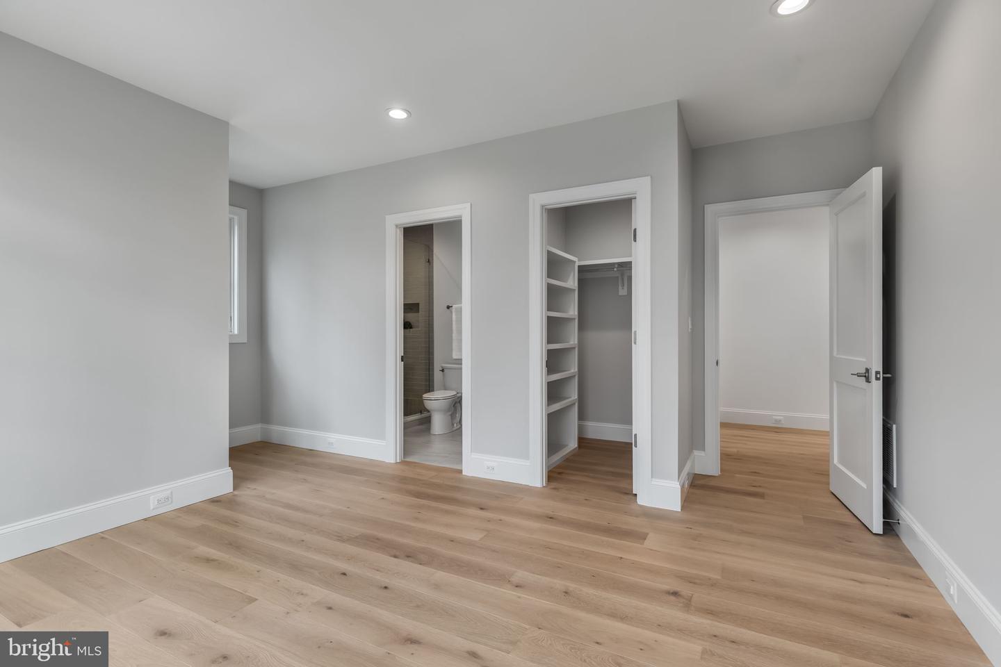 629 N LINCOLN ST N, ARLINGTON, Virginia 22201, 6 Bedrooms Bedrooms, ,6 BathroomsBathrooms,Residential,For sale,629 N LINCOLN ST N,VAAR2067076 MLS # VAAR2067076