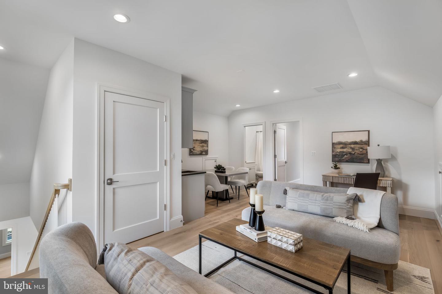 629 N LINCOLN ST N, ARLINGTON, Virginia 22201, 6 Bedrooms Bedrooms, ,6 BathroomsBathrooms,Residential,For sale,629 N LINCOLN ST N,VAAR2067076 MLS # VAAR2067076