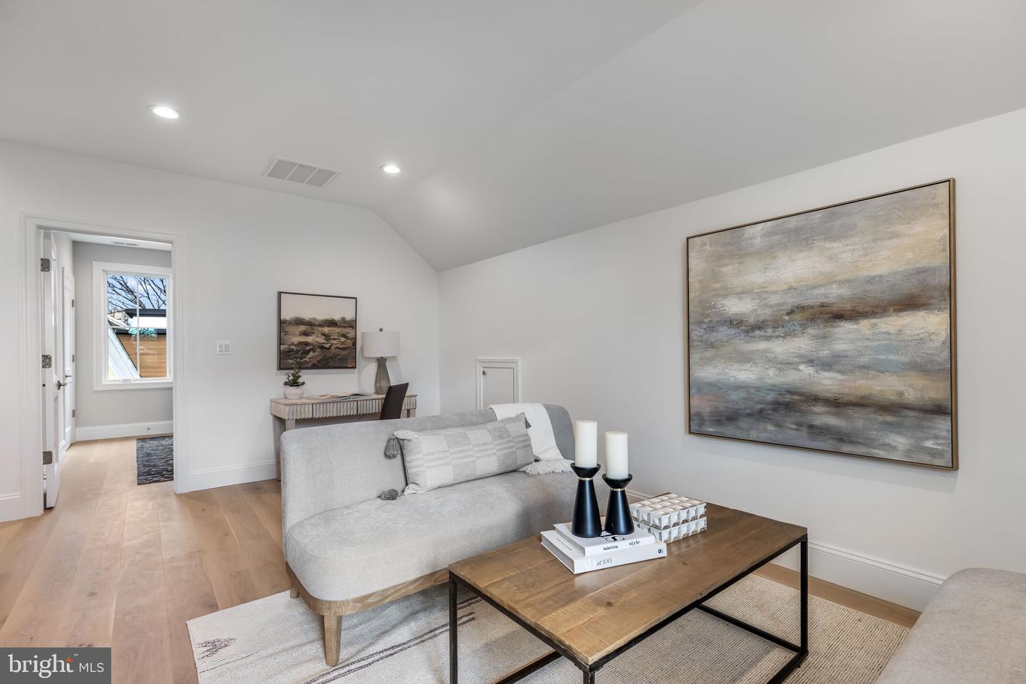 629 N LINCOLN ST N, ARLINGTON, Virginia 22201, 6 Bedrooms Bedrooms, ,6 BathroomsBathrooms,Residential,For sale,629 N LINCOLN ST N,VAAR2067076 MLS # VAAR2067076