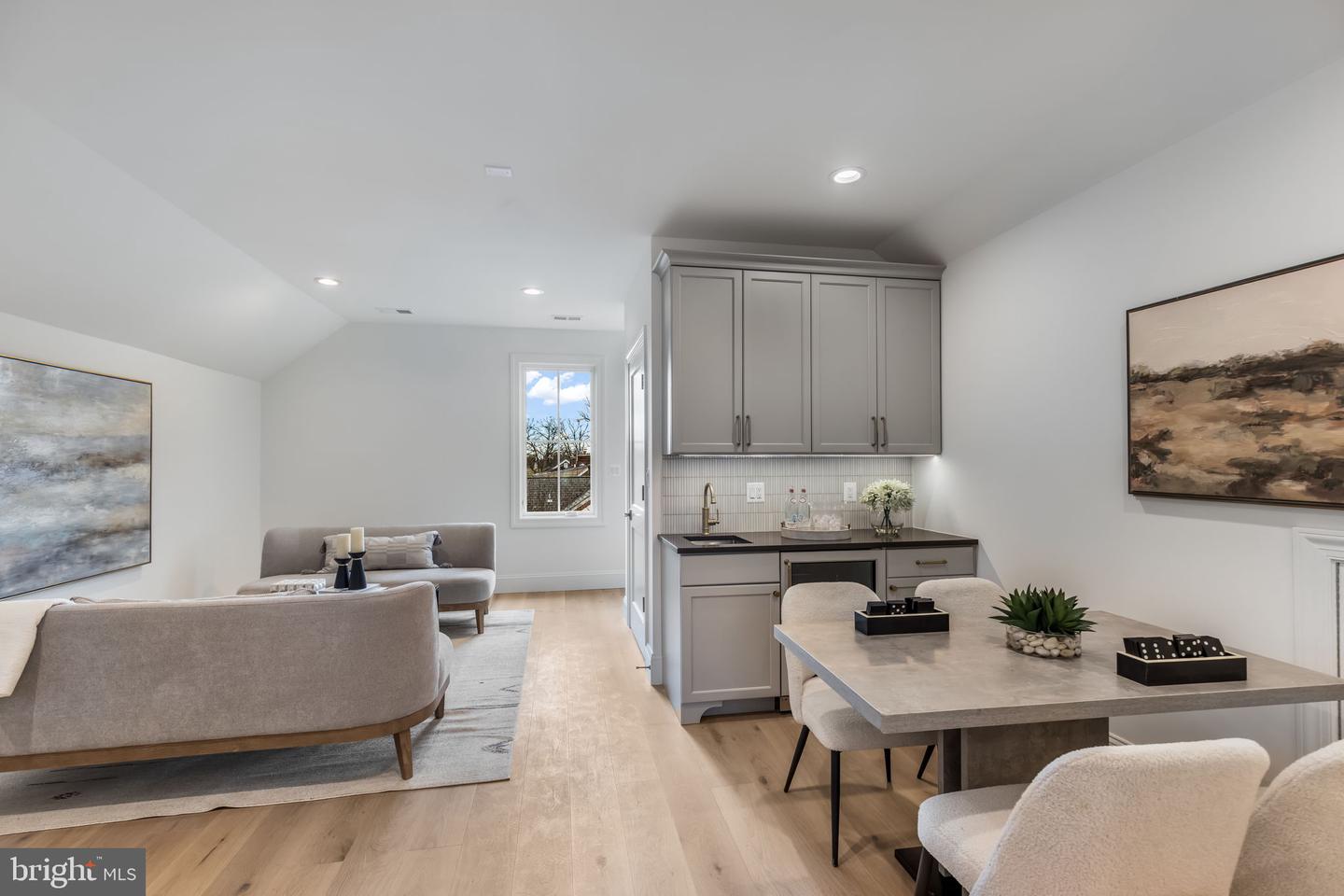 629 N LINCOLN ST N, ARLINGTON, Virginia 22201, 6 Bedrooms Bedrooms, ,6 BathroomsBathrooms,Residential,For sale,629 N LINCOLN ST N,VAAR2067076 MLS # VAAR2067076