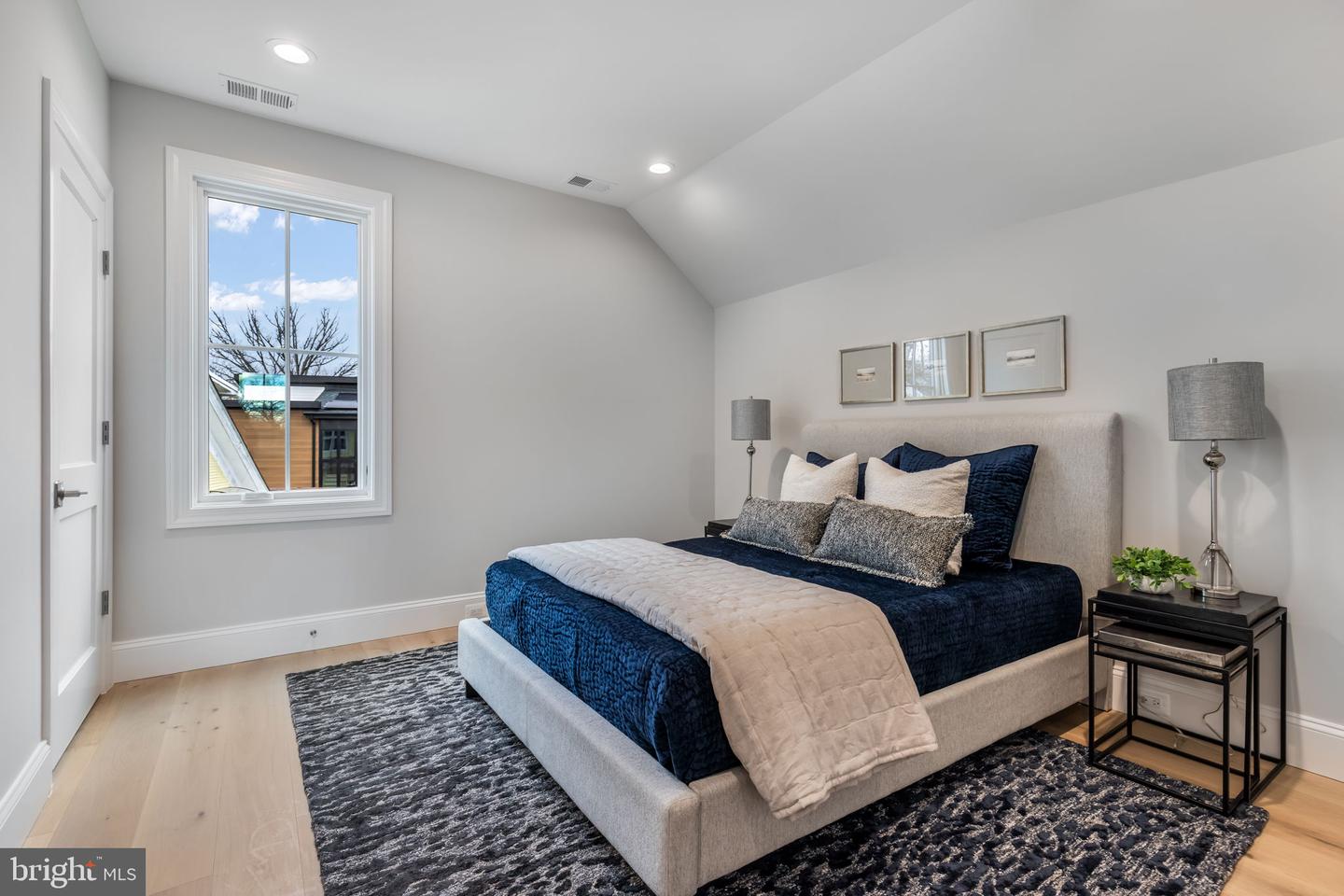 629 N LINCOLN ST N, ARLINGTON, Virginia 22201, 6 Bedrooms Bedrooms, ,6 BathroomsBathrooms,Residential,For sale,629 N LINCOLN ST N,VAAR2067076 MLS # VAAR2067076