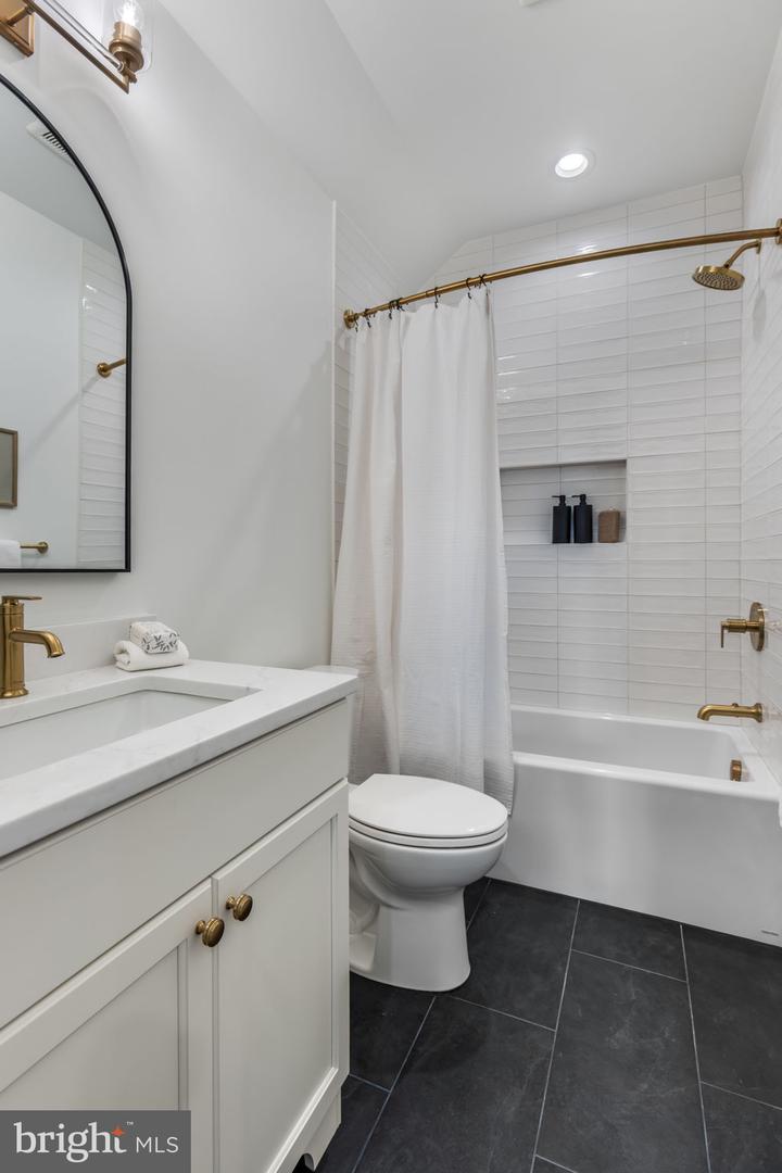 629 N LINCOLN ST N, ARLINGTON, Virginia 22201, 6 Bedrooms Bedrooms, ,6 BathroomsBathrooms,Residential,For sale,629 N LINCOLN ST N,VAAR2067076 MLS # VAAR2067076