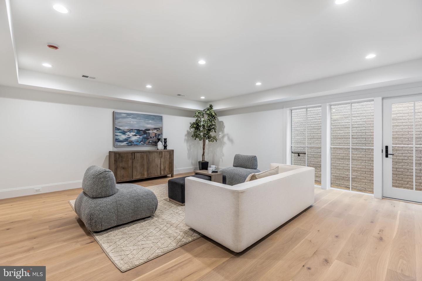 629 N LINCOLN ST N, ARLINGTON, Virginia 22201, 6 Bedrooms Bedrooms, ,6 BathroomsBathrooms,Residential,For sale,629 N LINCOLN ST N,VAAR2067076 MLS # VAAR2067076