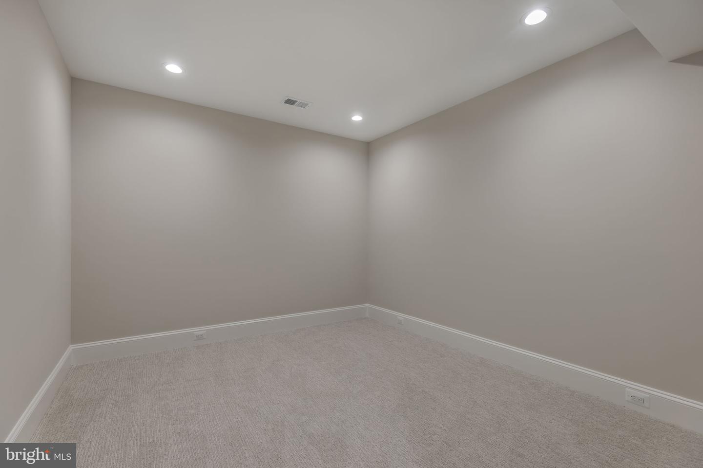 629 N LINCOLN ST N, ARLINGTON, Virginia 22201, 6 Bedrooms Bedrooms, ,6 BathroomsBathrooms,Residential,For sale,629 N LINCOLN ST N,VAAR2067076 MLS # VAAR2067076