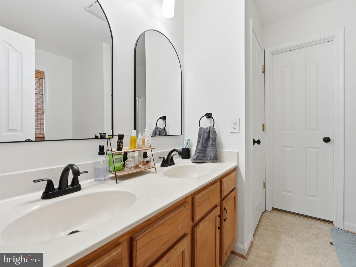 2 SUNSET RIDGE LN, FREDERICKSBURG, Virginia 22405, 4 Bedrooms Bedrooms, ,2 BathroomsBathrooms,Residential,For sale,2 SUNSET RIDGE LN,VAST2044812 MLS # VAST2044812