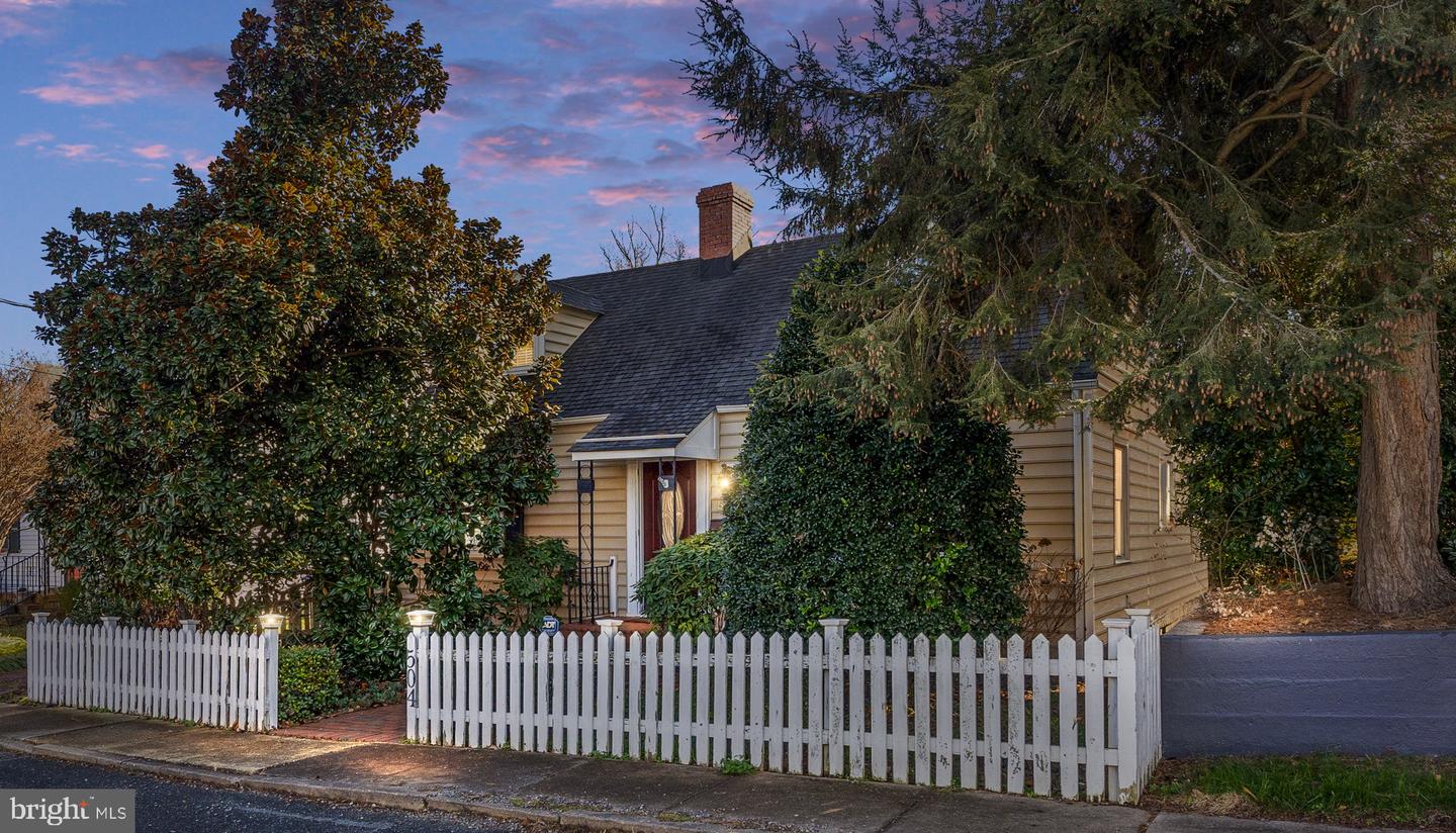 504 HAWKE ST, FREDERICKSBURG, Virginia 22401, 4 Bedrooms Bedrooms, ,2 BathroomsBathrooms,Residential,For sale,504 HAWKE ST,VAFB2009440 MLS # VAFB2009440