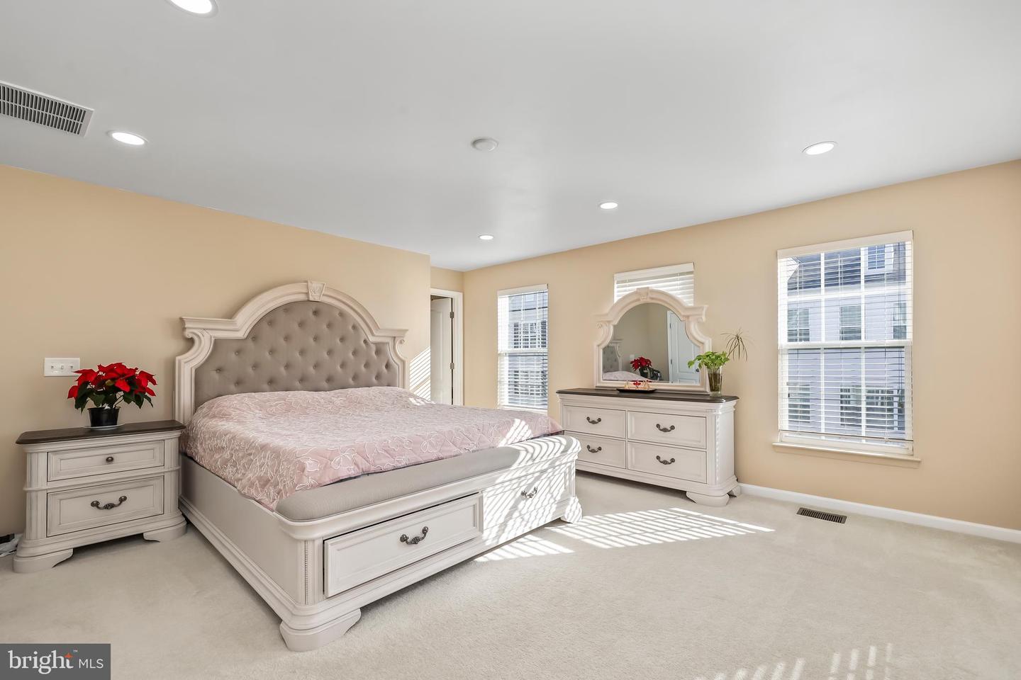 17016 BEVERIDGE DR, DUMFRIES, Virginia 22026, 3 Bedrooms Bedrooms, ,2 BathroomsBathrooms,Residential,For sale,17016 BEVERIDGE DR,VAPW2109496 MLS # VAPW2109496