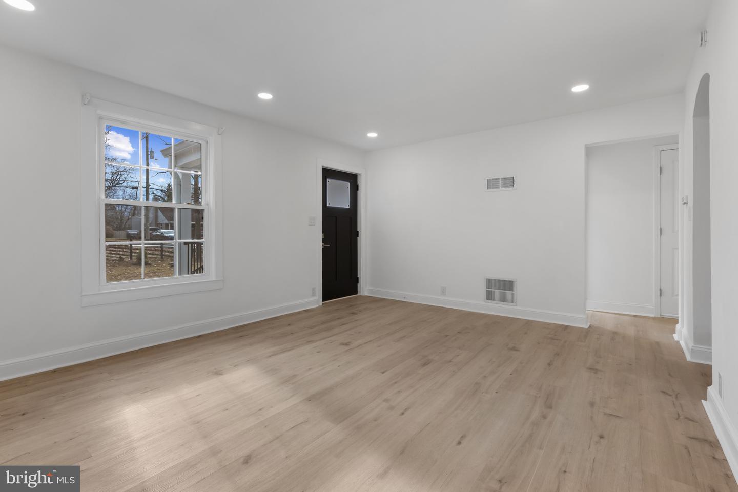 3284 ANNANDALE RD, FALLS CHURCH, Virginia 22042, 6 Bedrooms Bedrooms, ,4 BathroomsBathrooms,Residential,For sale,3284 ANNANDALE RD,VAFX2283528 MLS # VAFX2283528