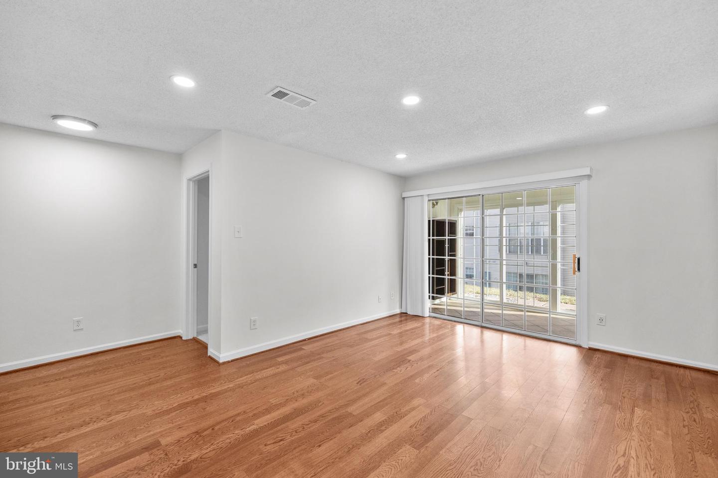 12101 GREEN LEAF CT #102, FAIRFAX, Virginia 22033, 3 Bedrooms Bedrooms, ,2 BathroomsBathrooms,Residential,For sale,12101 GREEN LEAF CT #102,VAFX2283530 MLS # VAFX2283530