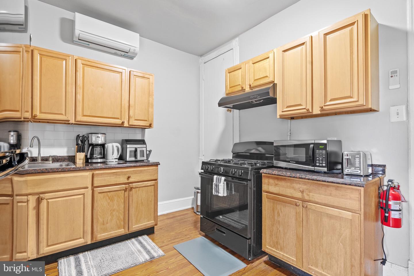 28 T ST NW, WASHINGTON, District Of Columbia 20001, 10 Bedrooms Bedrooms, ,3 BathroomsBathrooms,Residential,For sale,28 T ST NW,DCDC2236130 MLS # DCDC2236130