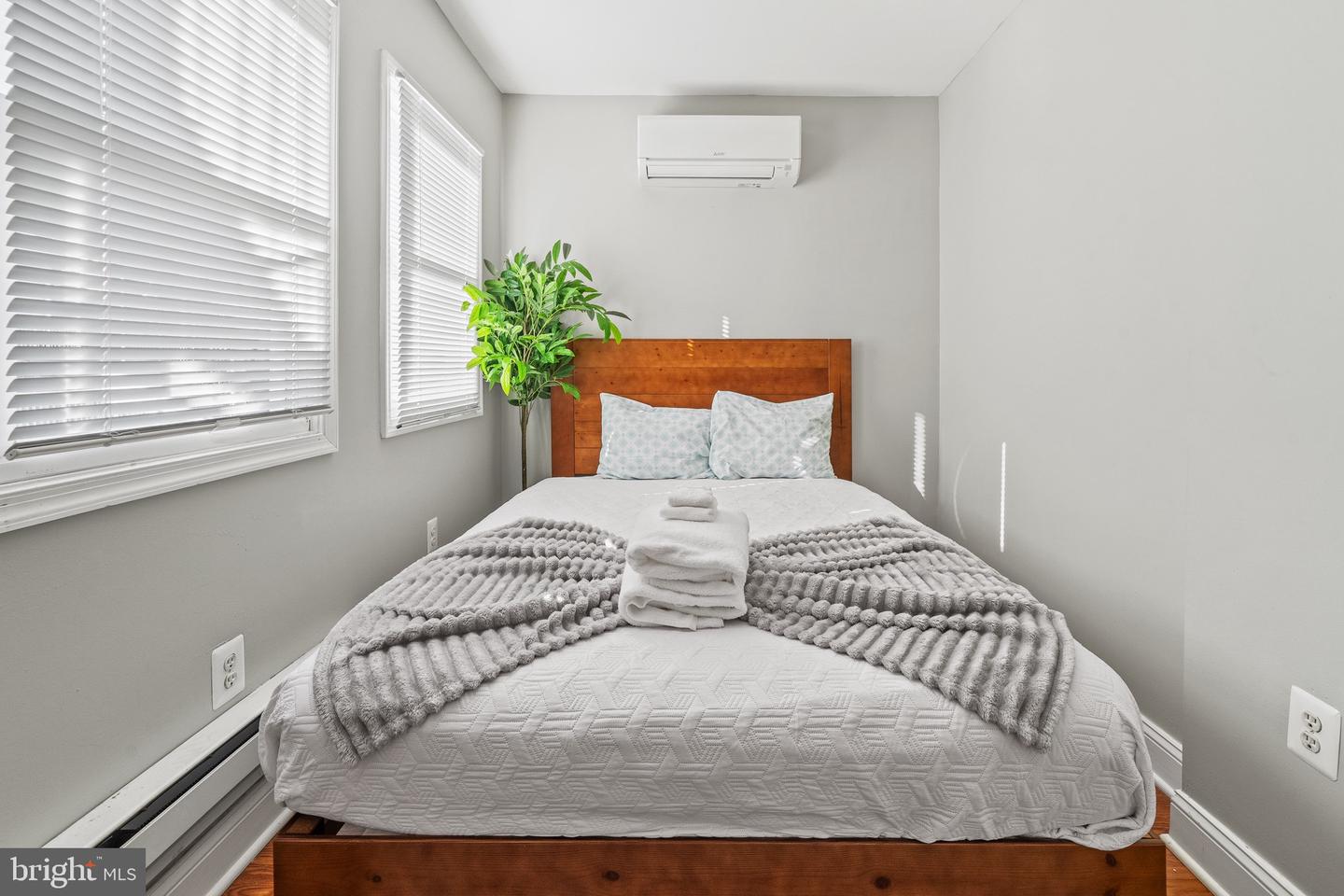 28 T ST NW, WASHINGTON, District Of Columbia 20001, 10 Bedrooms Bedrooms, ,3 BathroomsBathrooms,Residential,For sale,28 T ST NW,DCDC2236130 MLS # DCDC2236130