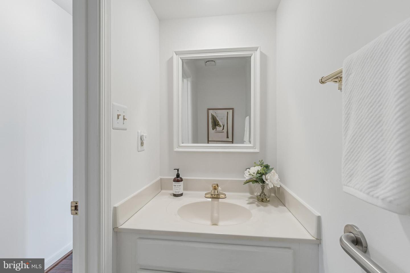 10332 DUNN MEADOW RD, VIENNA, Virginia 22182, 4 Bedrooms Bedrooms, ,2 BathroomsBathrooms,Residential,For sale,10332 DUNN MEADOW RD,VAFX2283370 MLS # VAFX2283370