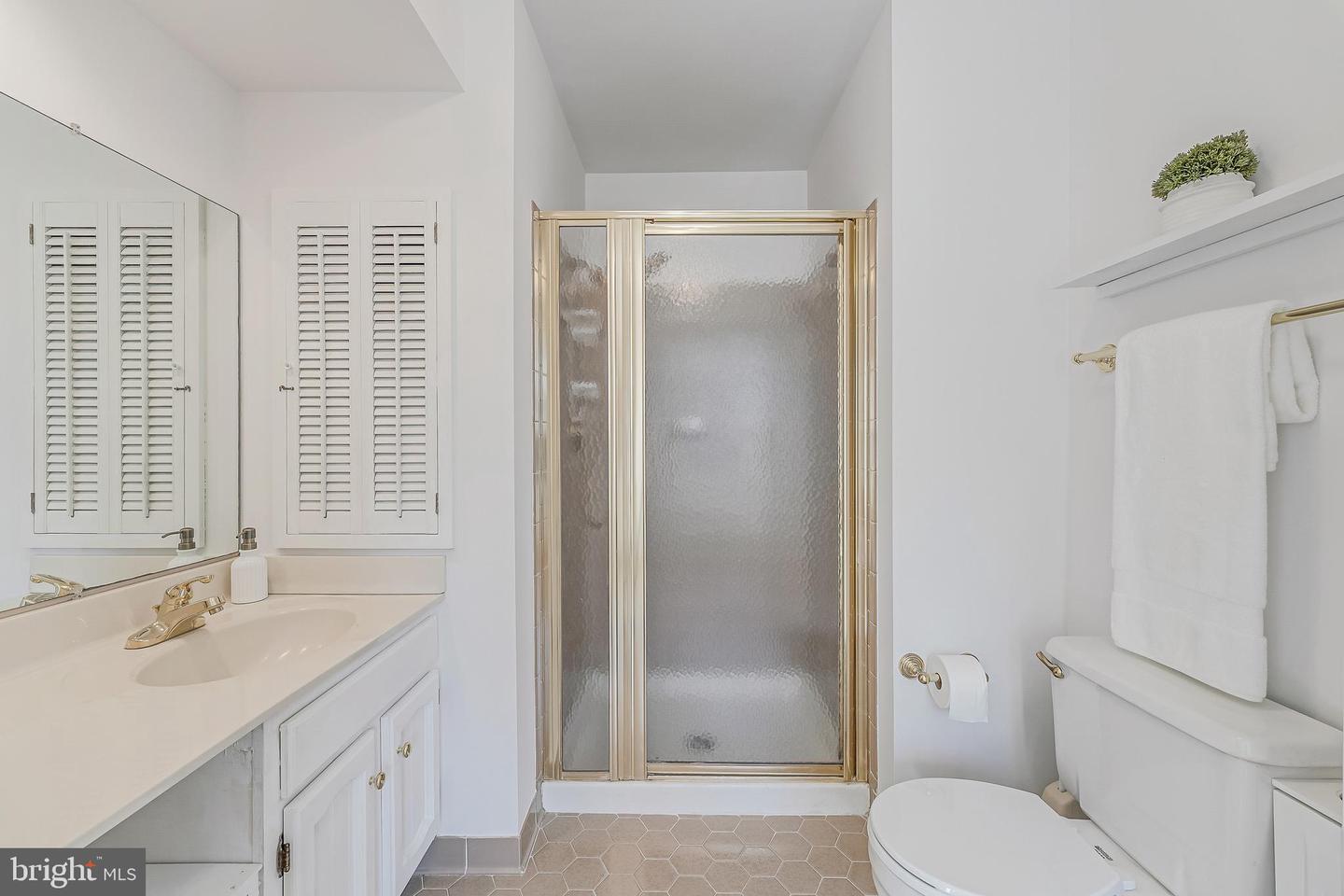 10332 DUNN MEADOW RD, VIENNA, Virginia 22182, 4 Bedrooms Bedrooms, ,2 BathroomsBathrooms,Residential,For sale,10332 DUNN MEADOW RD,VAFX2283370 MLS # VAFX2283370