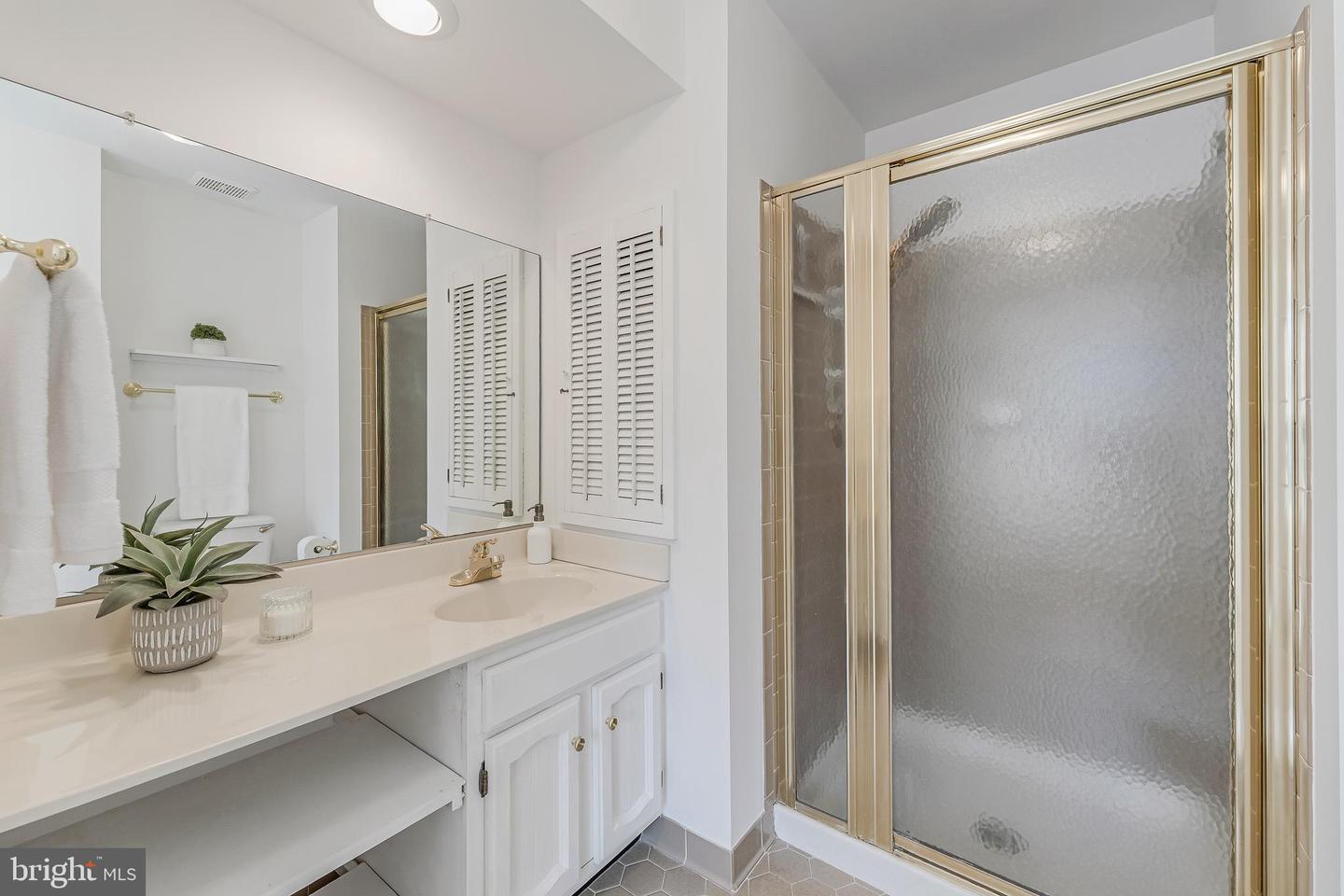 10332 DUNN MEADOW RD, VIENNA, Virginia 22182, 4 Bedrooms Bedrooms, ,2 BathroomsBathrooms,Residential,For sale,10332 DUNN MEADOW RD,VAFX2283370 MLS # VAFX2283370