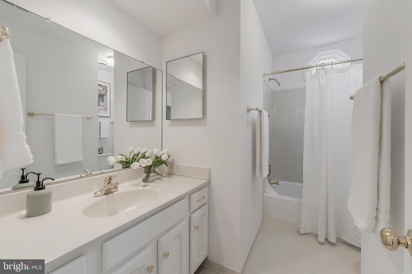 10332 DUNN MEADOW RD, VIENNA, Virginia 22182, 4 Bedrooms Bedrooms, ,2 BathroomsBathrooms,Residential,For sale,10332 DUNN MEADOW RD,VAFX2283370 MLS # VAFX2283370