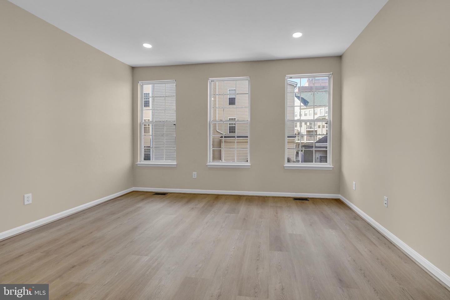 2663 MANHATTAN PL #01/109, VIENNA, Virginia 22180, 2 Bedrooms Bedrooms, ,2 BathroomsBathrooms,Residential,For sale,2663 MANHATTAN PL #01/109,VAFX2283554 MLS # VAFX2283554