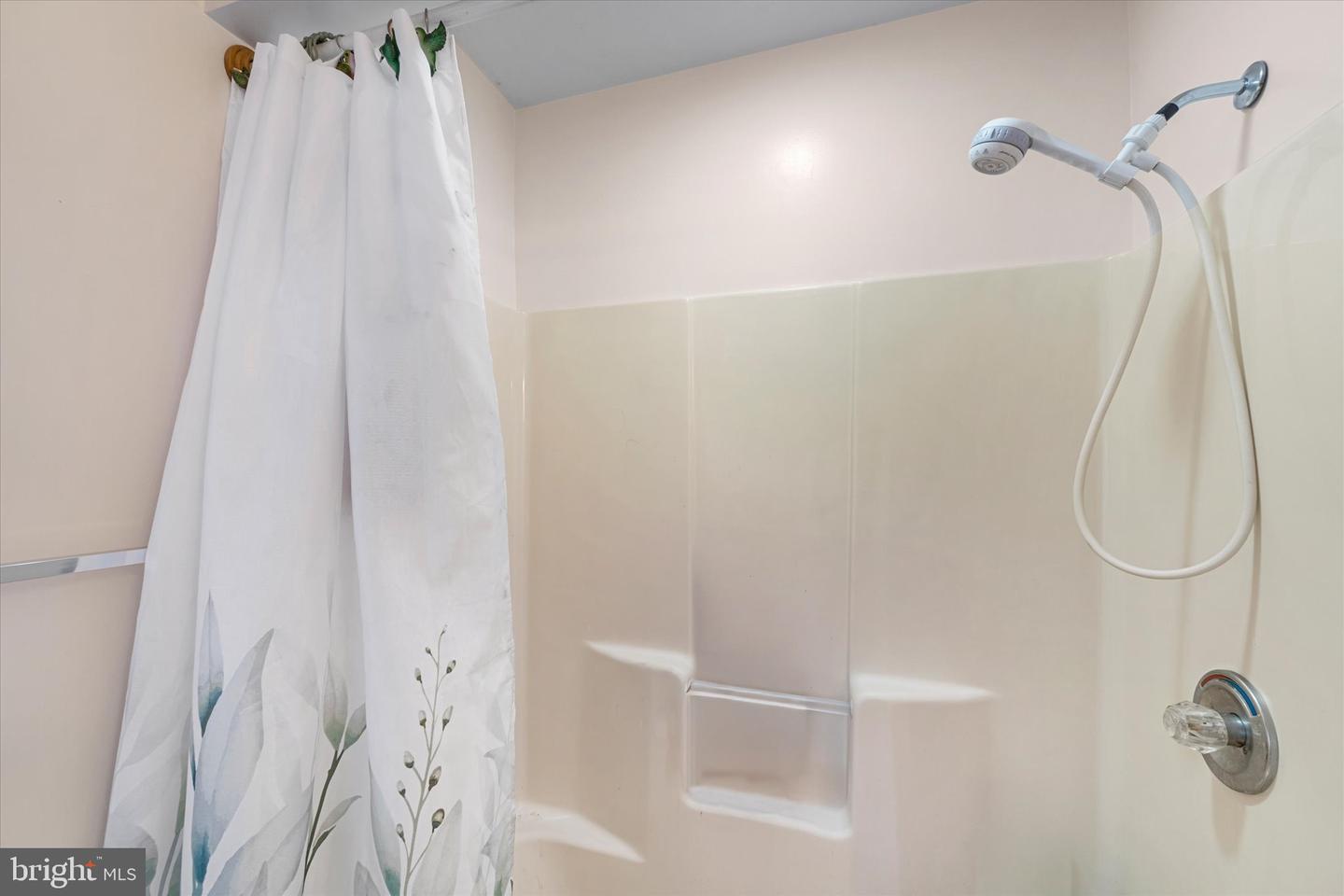 107 TUCKS CIR, WINCHESTER, Virginia 22602, 4 Bedrooms Bedrooms, ,2 BathroomsBathrooms,Residential,For sale,107 TUCKS CIR,VAFV2038614 MLS # VAFV2038614