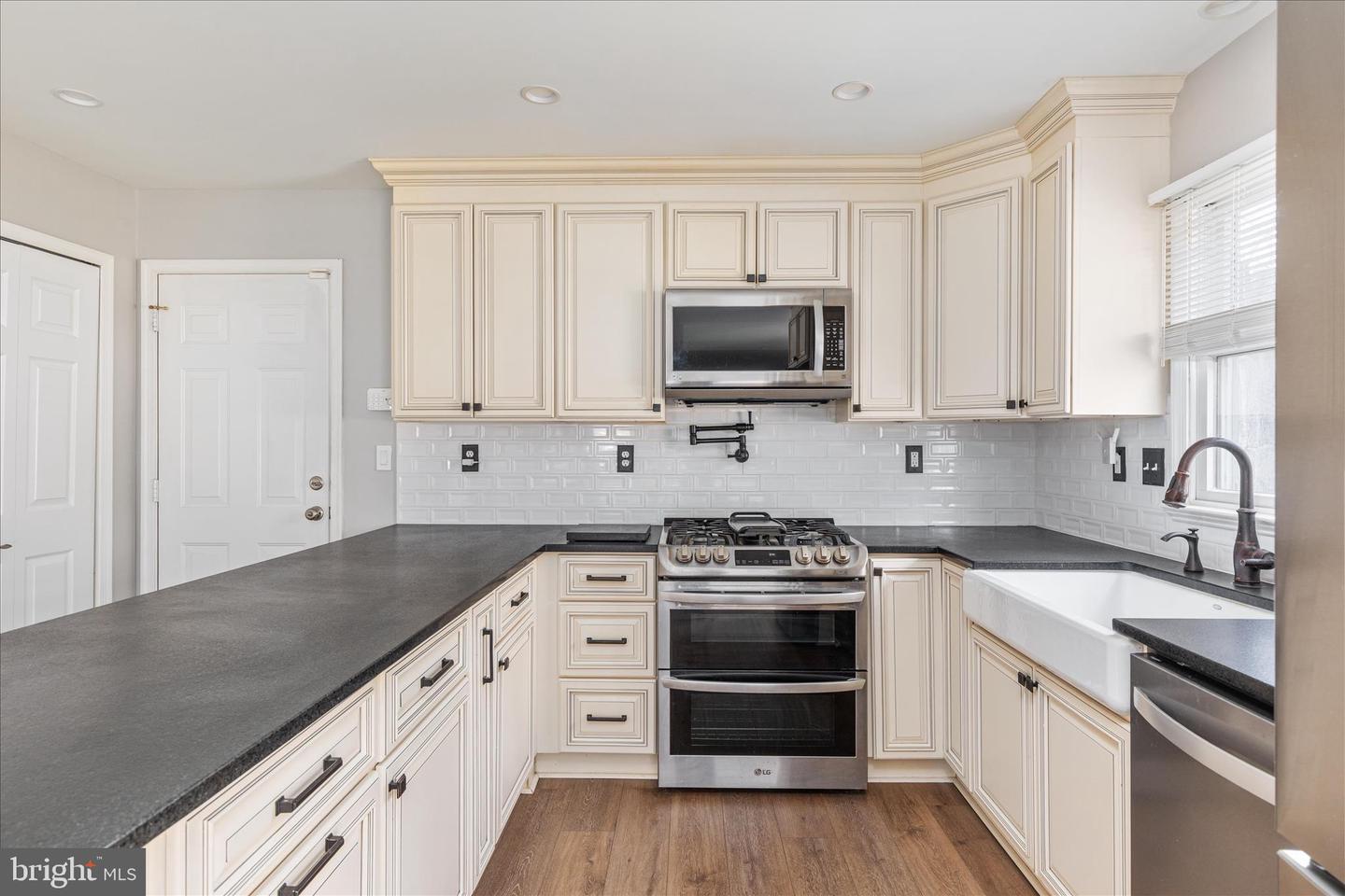 220 OATES RD, STAR TANNERY, Virginia 22654, 4 Bedrooms Bedrooms, ,3 BathroomsBathrooms,Residential,For sale,220 OATES RD,VAFV2038622 MLS # VAFV2038622