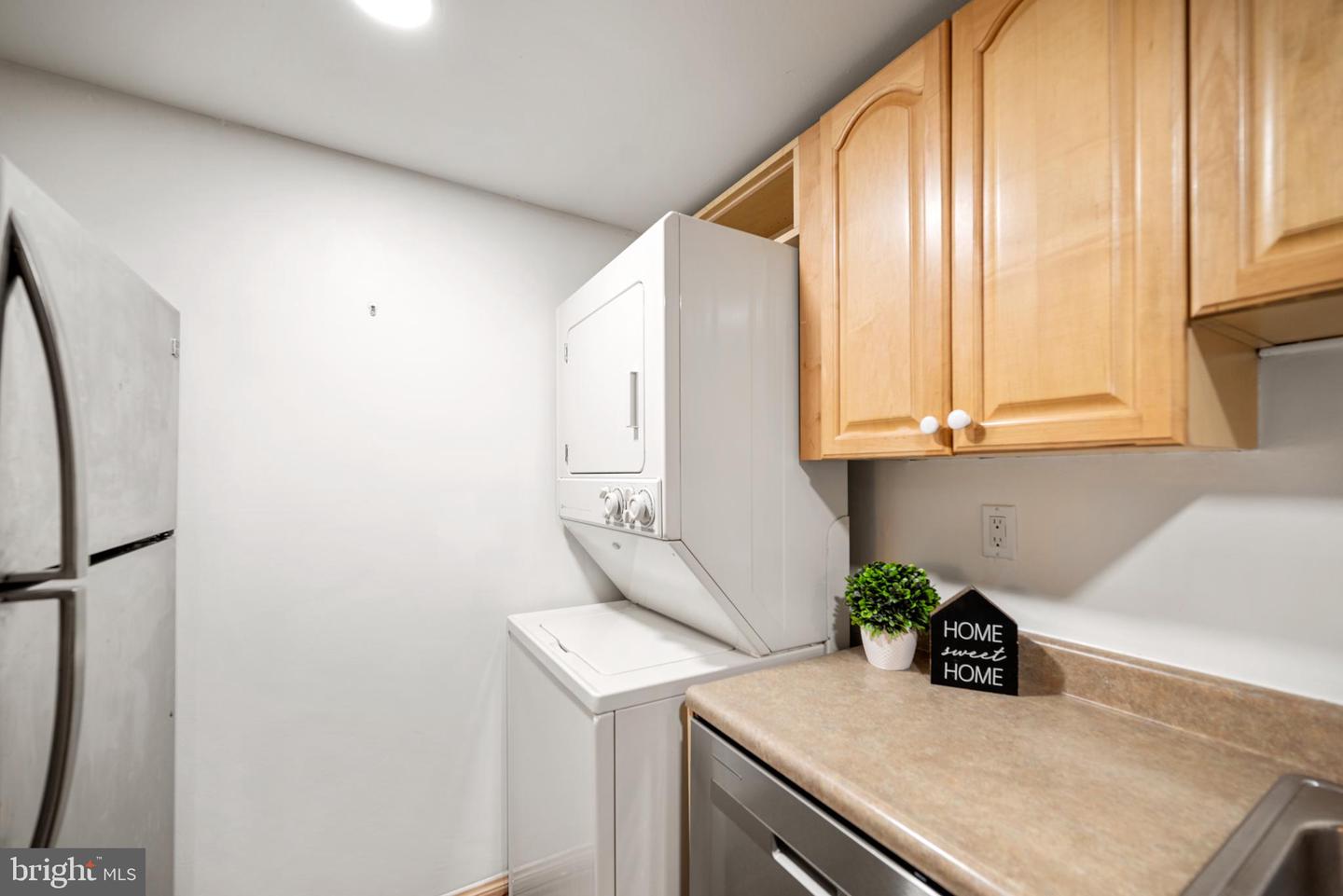 5911 EDSALL RD #805, ALEXANDRIA, Virginia 22304, 2 Bedrooms Bedrooms, ,2 BathroomsBathrooms,Residential,For sale,5911 EDSALL RD #805,VAAX2052742 MLS # VAAX2052742