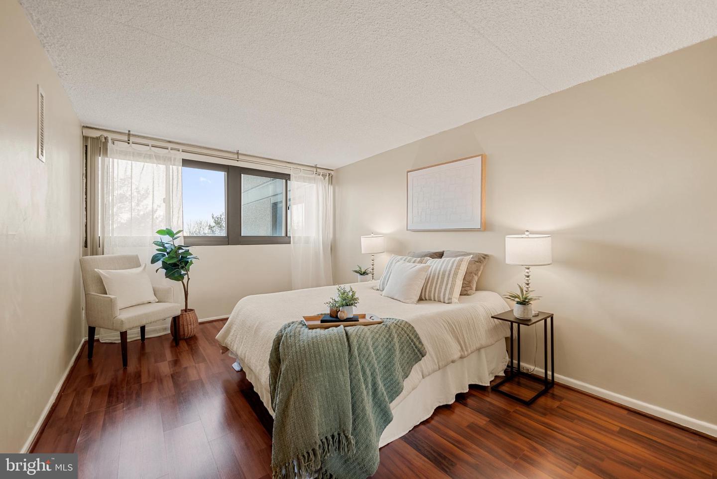 5911 EDSALL RD #805, ALEXANDRIA, Virginia 22304, 2 Bedrooms Bedrooms, ,2 BathroomsBathrooms,Residential,For sale,5911 EDSALL RD #805,VAAX2052742 MLS # VAAX2052742