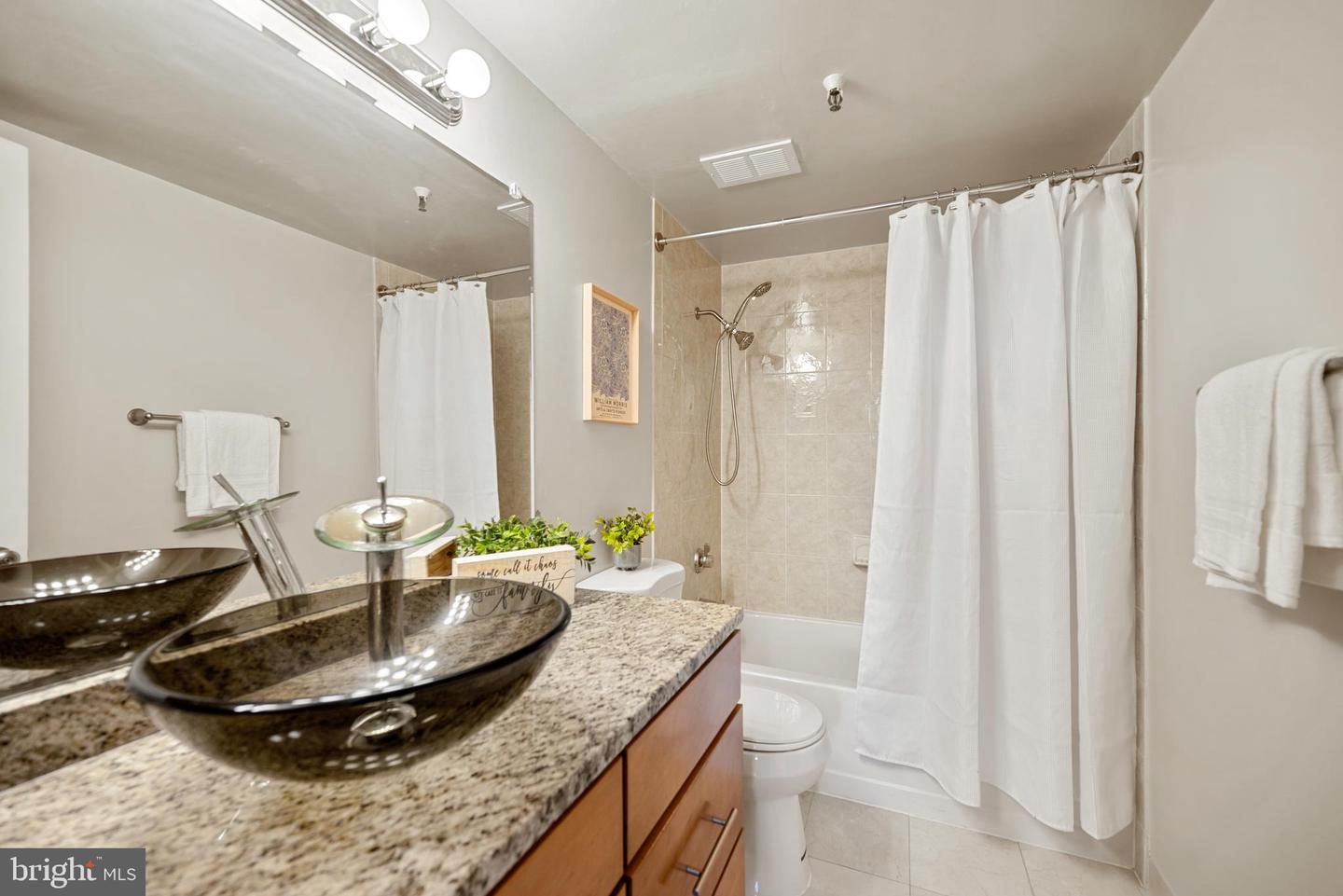 5911 EDSALL RD #805, ALEXANDRIA, Virginia 22304, 2 Bedrooms Bedrooms, ,2 BathroomsBathrooms,Residential,For sale,5911 EDSALL RD #805,VAAX2052742 MLS # VAAX2052742