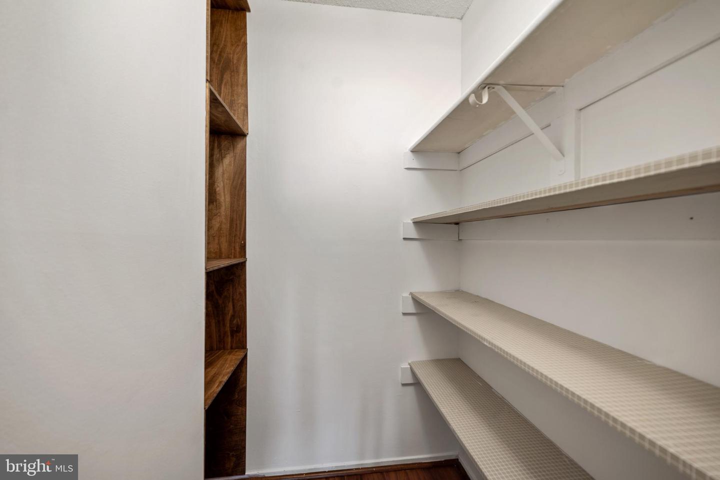 5911 EDSALL RD #805, ALEXANDRIA, Virginia 22304, 2 Bedrooms Bedrooms, ,2 BathroomsBathrooms,Residential,For sale,5911 EDSALL RD #805,VAAX2052742 MLS # VAAX2052742