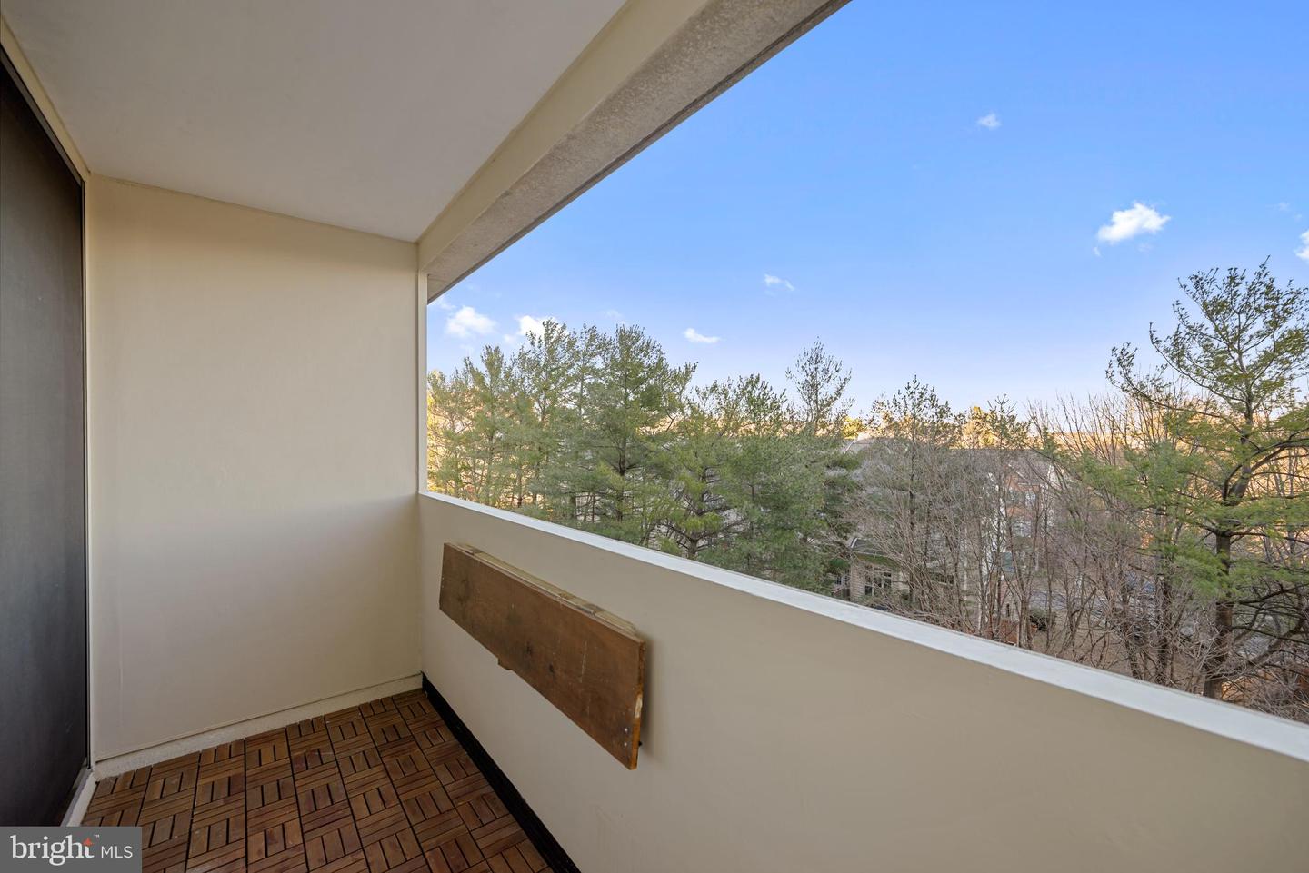 5911 EDSALL RD #805, ALEXANDRIA, Virginia 22304, 2 Bedrooms Bedrooms, ,2 BathroomsBathrooms,Residential,For sale,5911 EDSALL RD #805,VAAX2052742 MLS # VAAX2052742