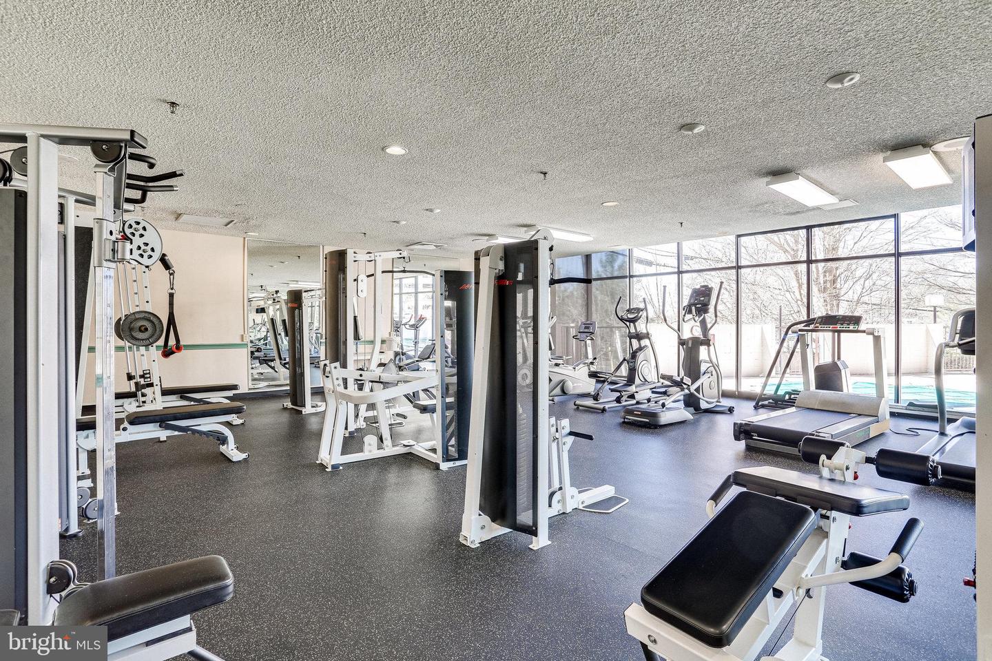 5911 EDSALL RD #805, ALEXANDRIA, Virginia 22304, 2 Bedrooms Bedrooms, ,2 BathroomsBathrooms,Residential,For sale,5911 EDSALL RD #805,VAAX2052742 MLS # VAAX2052742