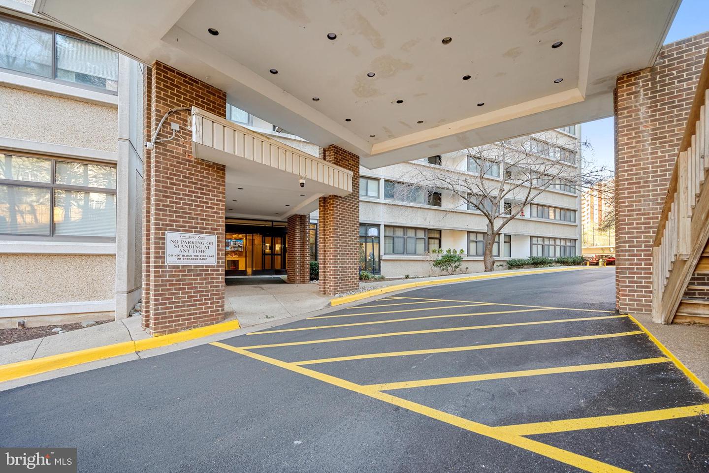 5911 EDSALL RD #805, ALEXANDRIA, Virginia 22304, 2 Bedrooms Bedrooms, ,2 BathroomsBathrooms,Residential,For sale,5911 EDSALL RD #805,VAAX2052742 MLS # VAAX2052742