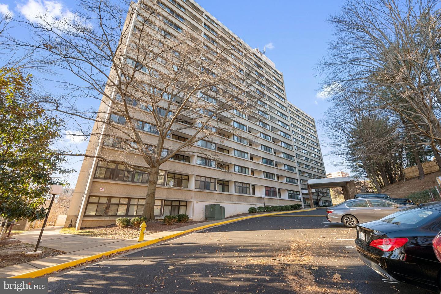 5911 EDSALL RD #805, ALEXANDRIA, Virginia 22304, 2 Bedrooms Bedrooms, ,2 BathroomsBathrooms,Residential,For sale,5911 EDSALL RD #805,VAAX2052742 MLS # VAAX2052742