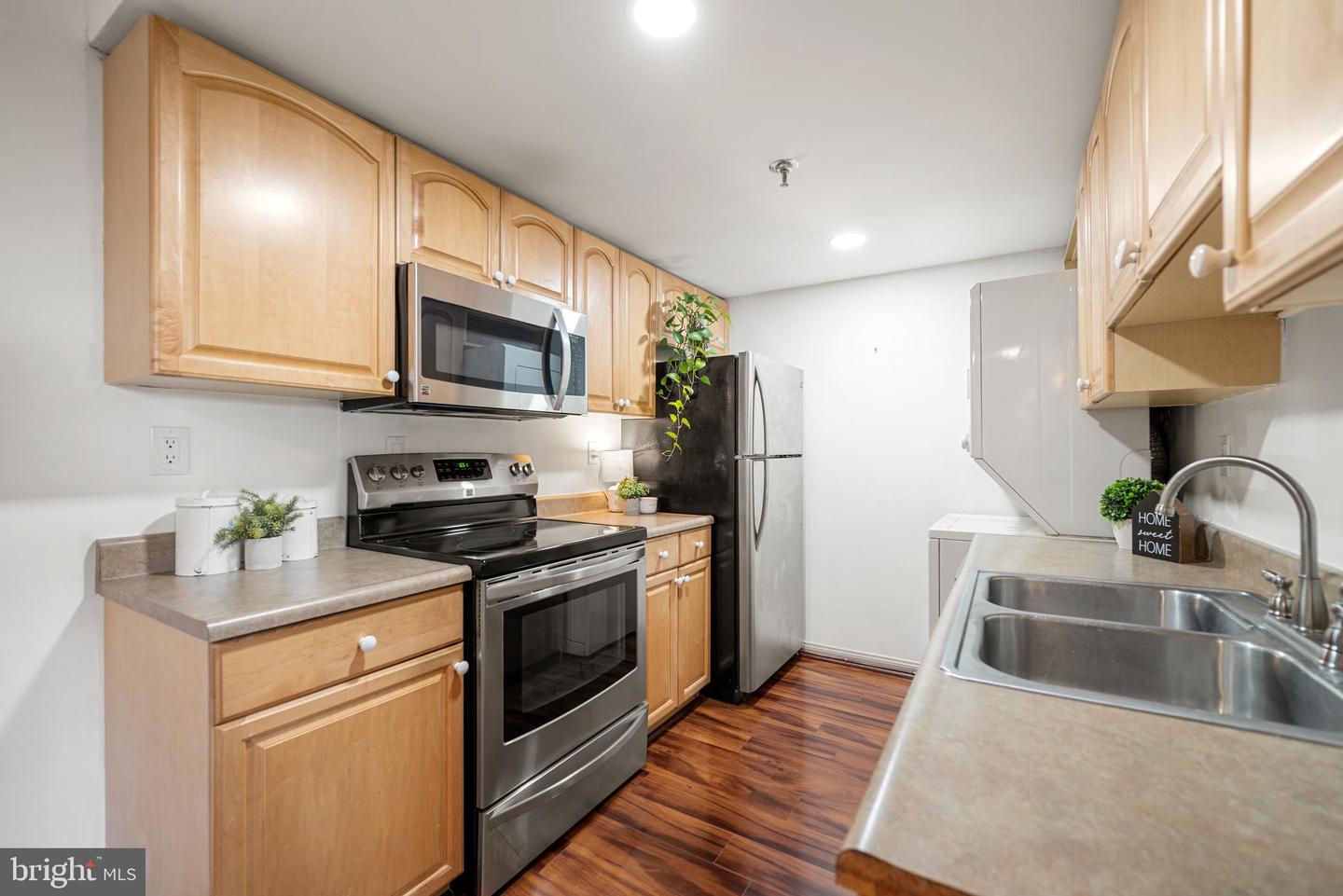 5911 EDSALL RD #805, ALEXANDRIA, Virginia 22304, 2 Bedrooms Bedrooms, ,2 BathroomsBathrooms,Residential,For sale,5911 EDSALL RD #805,VAAX2052742 MLS # VAAX2052742