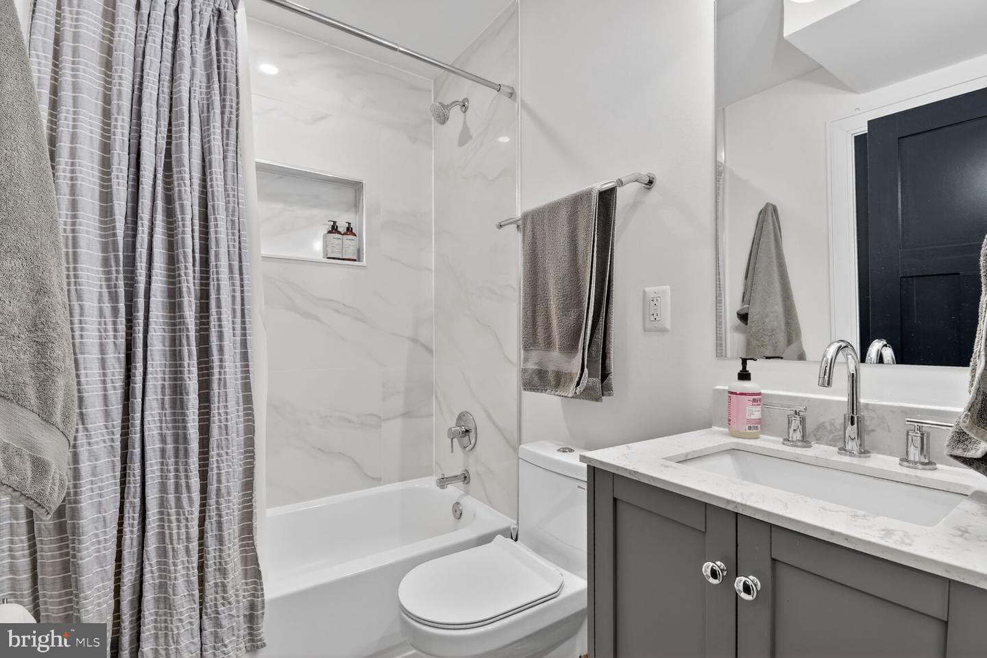 3317 16TH ST NW #4, WASHINGTON, District Of Columbia 20010, 2 Bedrooms Bedrooms, ,2 BathroomsBathrooms,Residential,For sale,3317 16TH ST NW #4,DCDC2239170 MLS # DCDC2239170