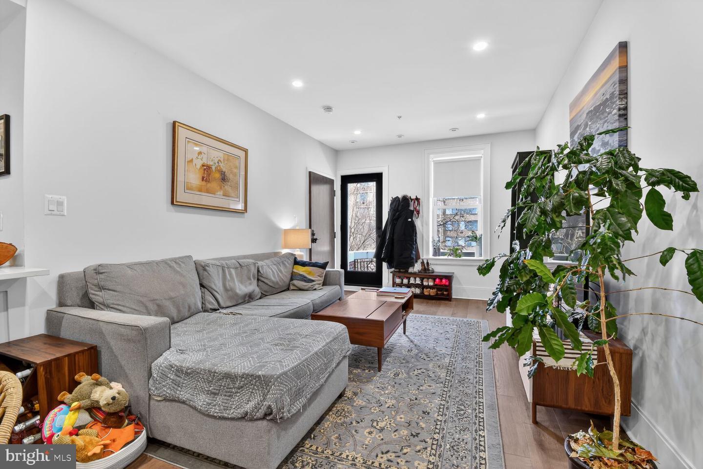 3317 16TH ST NW #4, WASHINGTON, District Of Columbia 20010, 2 Bedrooms Bedrooms, ,2 BathroomsBathrooms,Residential,For sale,3317 16TH ST NW #4,DCDC2239170 MLS # DCDC2239170