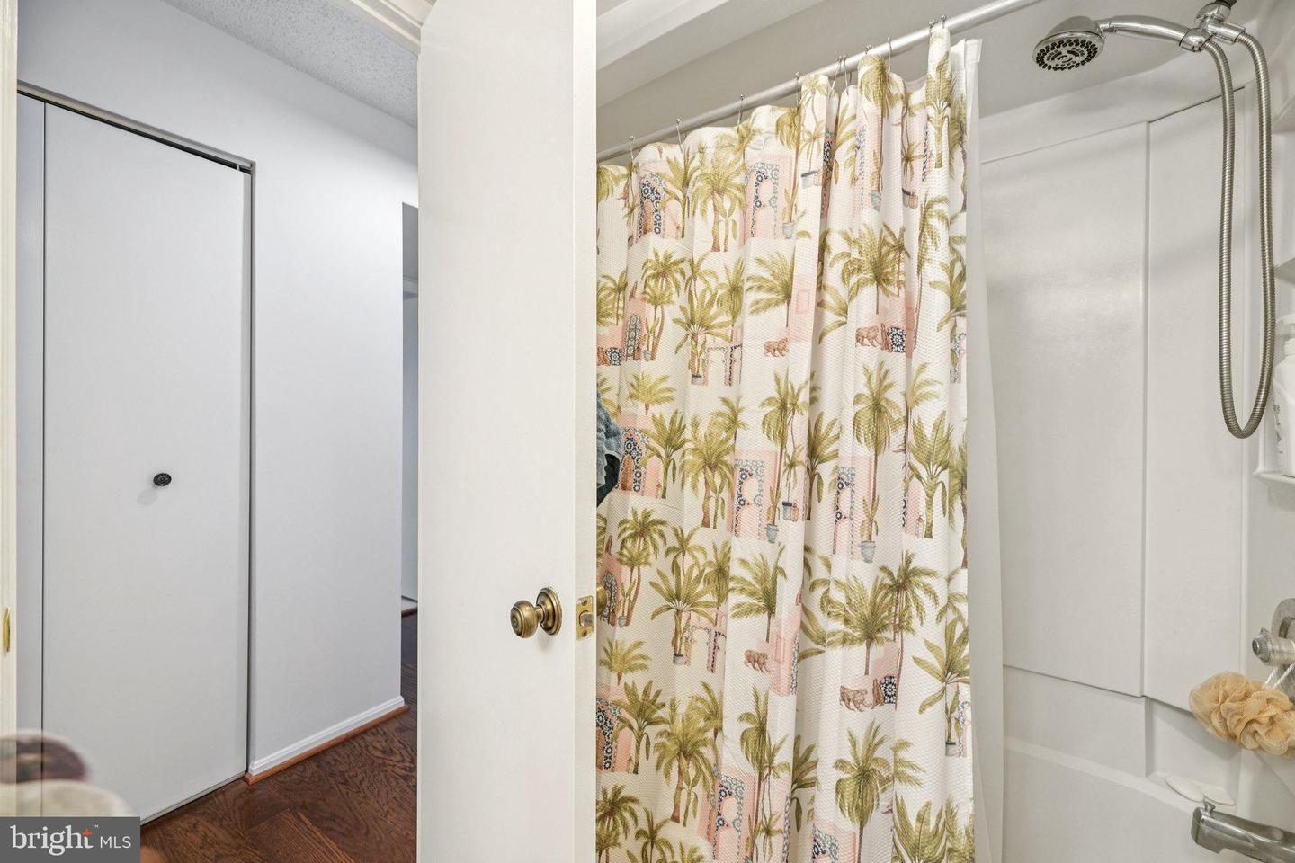5904 MOUNT EAGLE DR #1615, ALEXANDRIA, Virginia 22303, 2 Bedrooms Bedrooms, 8 Rooms Rooms,2 BathroomsBathrooms,Residential,For sale,5904 MOUNT EAGLE DR #1615,VAFX2283386 MLS # VAFX2283386