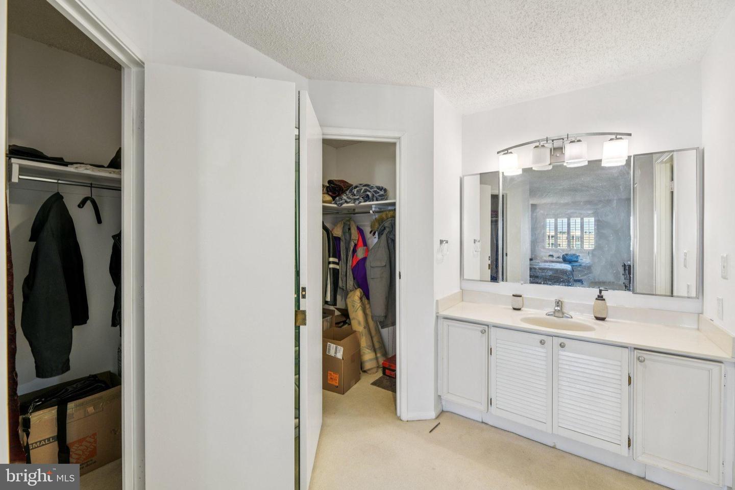 5904 MOUNT EAGLE DR #1615, ALEXANDRIA, Virginia 22303, 2 Bedrooms Bedrooms, 8 Rooms Rooms,2 BathroomsBathrooms,Residential,For sale,5904 MOUNT EAGLE DR #1615,VAFX2283386 MLS # VAFX2283386