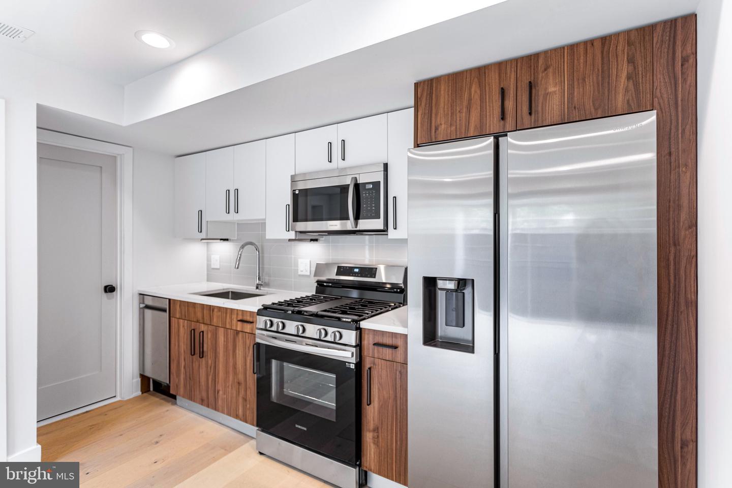 845 19TH ST NE #UNIT 4, WASHINGTON, District Of Columbia 20002, 2 Bedrooms Bedrooms, ,1 BathroomBathrooms,Residential,For sale,845 19TH ST NE #UNIT 4,DCDC2239282 MLS # DCDC2239282