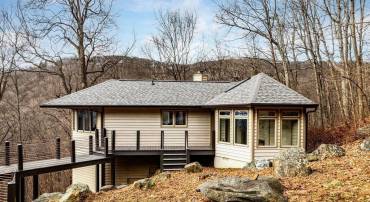 2224 LAUREL SPRINGS DR, WINTERGREEN, Virginia 22967, 4 Bedrooms Bedrooms, ,3 BathroomsBathrooms,Residential,For sale,2224 LAUREL SPRINGS DR,672118 MLS # 672118