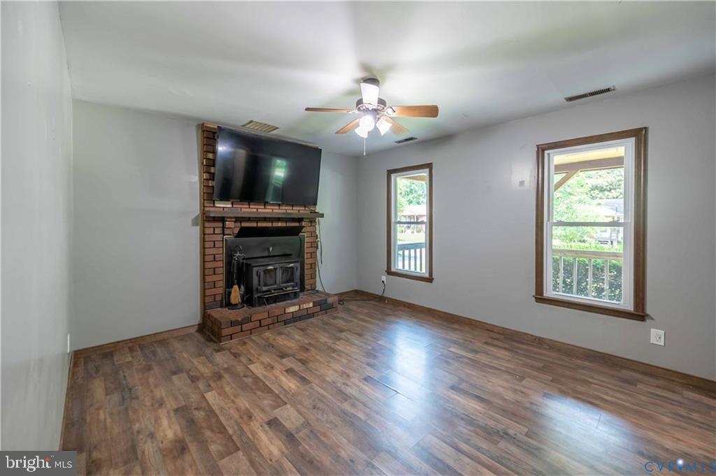 9323 EDINGTON DR, NORTH CHESTERFIELD, Virginia 23237, 4 Bedrooms Bedrooms, 10 Rooms Rooms,2 BathroomsBathrooms,Residential,For sale,9323 EDINGTON DR,VACF2001344 MLS # VACF2001344