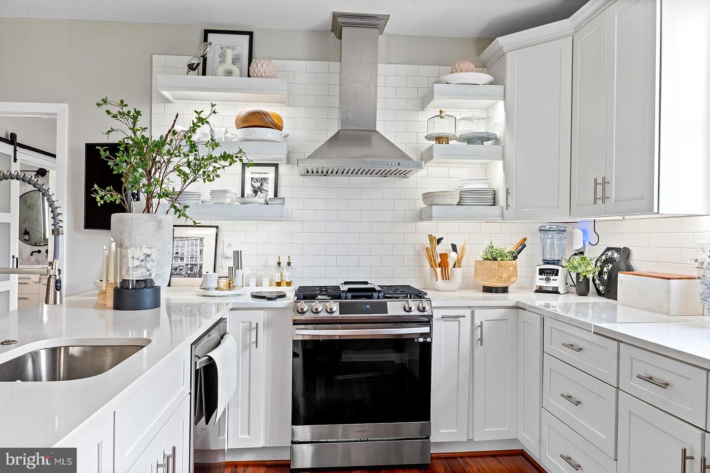 181 E REED AVE #207, ALEXANDRIA, Virginia 22305, 2 Bedrooms Bedrooms, ,2 BathroomsBathrooms,Residential,For sale,181 E REED AVE #207,VAAX2047814 MLS # VAAX2047814