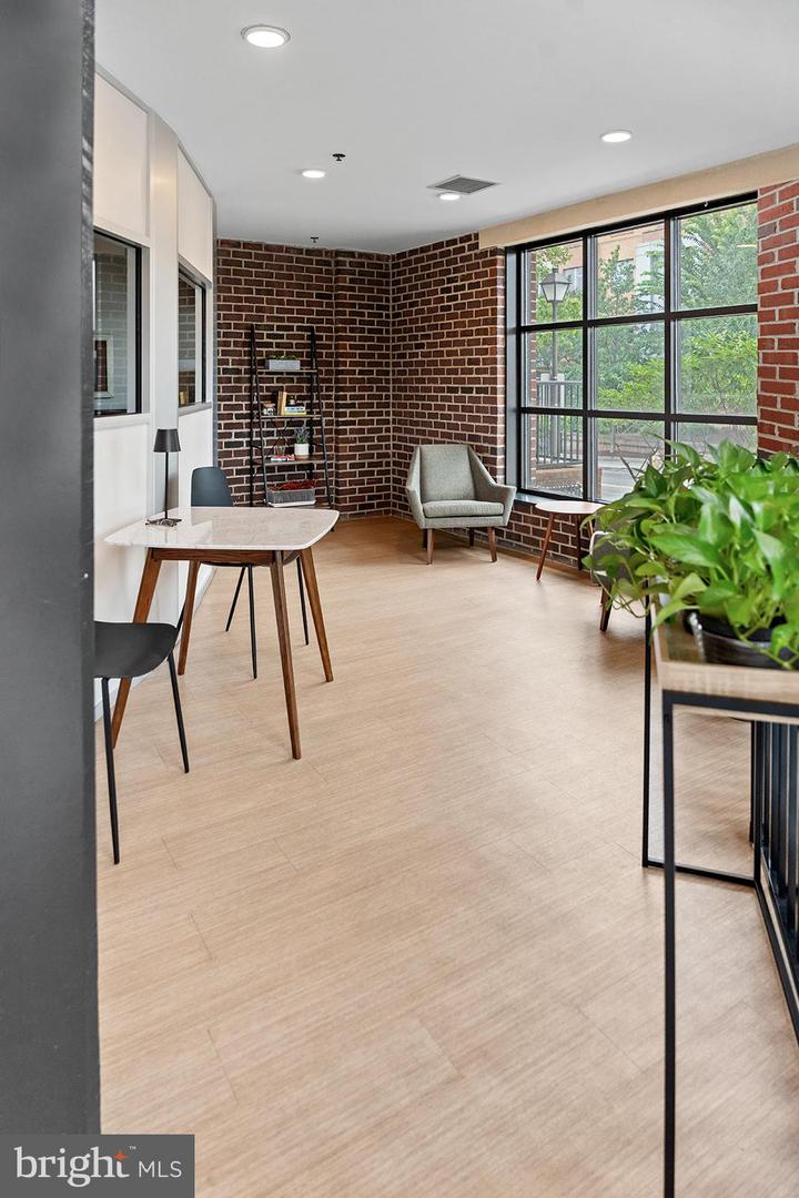 181 E REED AVE #207, ALEXANDRIA, Virginia 22305, 2 Bedrooms Bedrooms, ,2 BathroomsBathrooms,Residential,For sale,181 E REED AVE #207,VAAX2047814 MLS # VAAX2047814