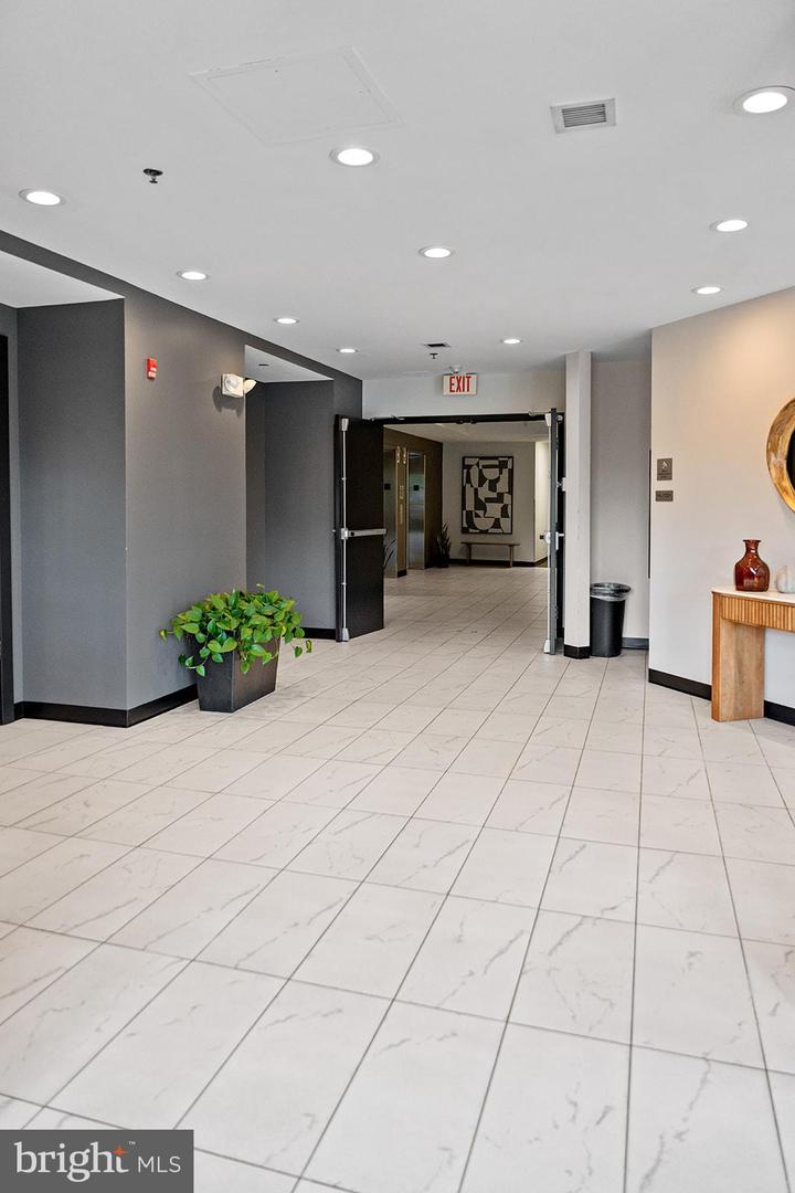 181 E REED AVE #207, ALEXANDRIA, Virginia 22305, 2 Bedrooms Bedrooms, ,2 BathroomsBathrooms,Residential,For sale,181 E REED AVE #207,VAAX2047814 MLS # VAAX2047814