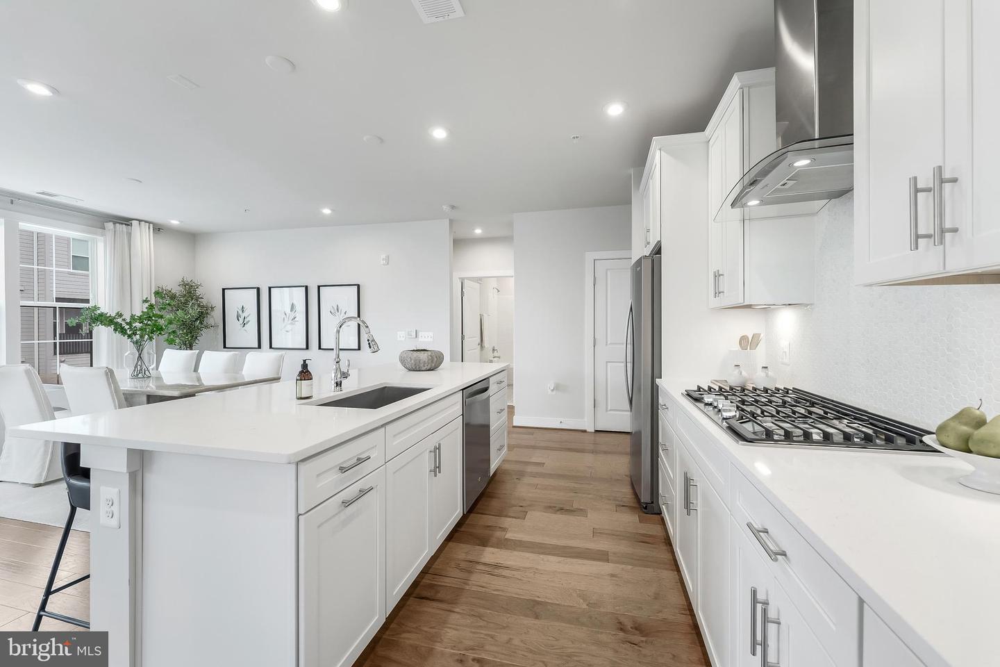 2320 FIELD POINT RD #201, HERNDON, Virginia 20171, 2 Bedrooms Bedrooms, ,2 BathroomsBathrooms,Residential,For sale,2320 FIELD POINT RD #201,VAFX2267156 MLS # VAFX2267156