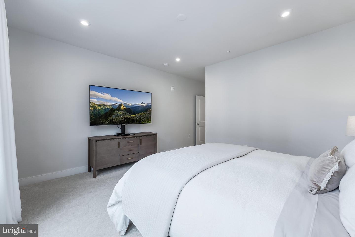 2320 FIELD POINT RD #201, HERNDON, Virginia 20171, 2 Bedrooms Bedrooms, ,2 BathroomsBathrooms,Residential,For sale,2320 FIELD POINT RD #201,VAFX2267156 MLS # VAFX2267156