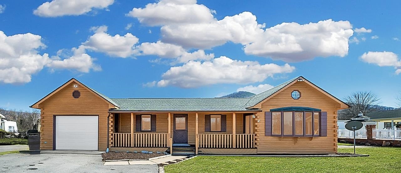 321 HONEYVILLE RD, STANLEY, Virginia 22851, 3 Bedrooms Bedrooms, ,2 BathroomsBathrooms,Residential,321 HONEYVILLE RD,672146 MLS # 672146 321 HONEYVILLE RD, STANLEY, Virginia 22851, 3 Bedrooms Bedrooms, ,2 BathroomsBathrooms,Residential,321 HONEYVILLE RD,672146 MLS # 672146