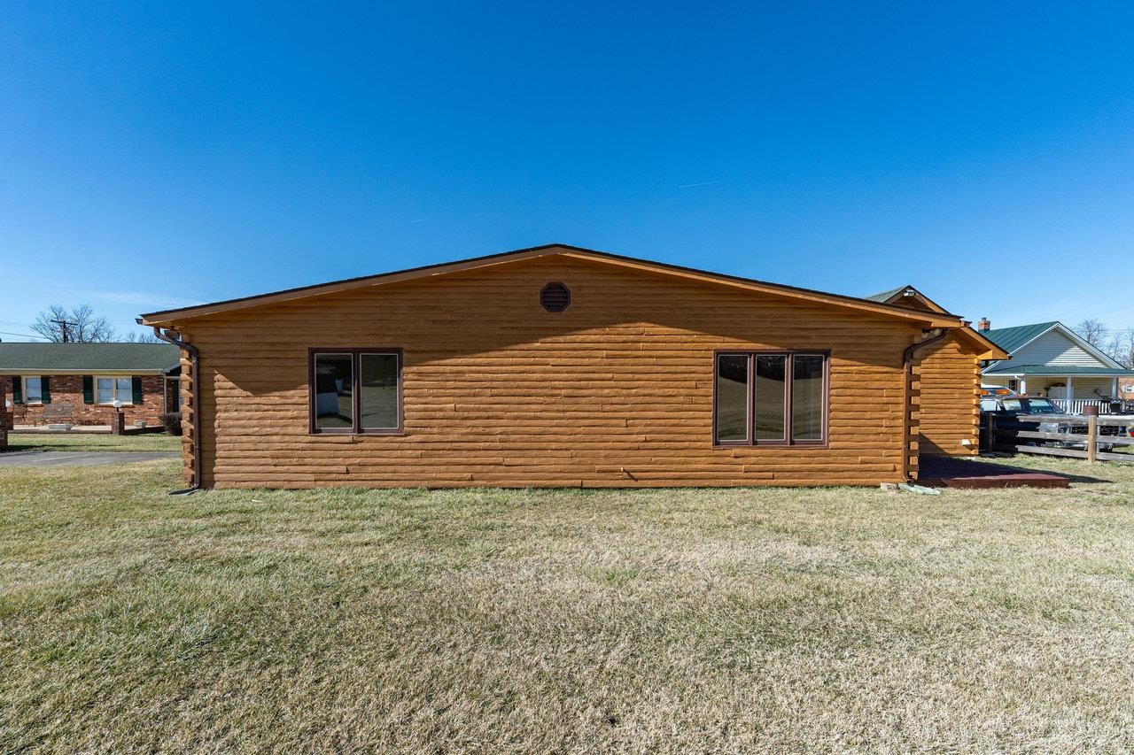 321 HONEYVILLE RD, STANLEY, Virginia 22851, 3 Bedrooms Bedrooms, ,2 BathroomsBathrooms,Residential,321 HONEYVILLE RD,672146 MLS # 672146 321 HONEYVILLE RD, STANLEY, Virginia 22851, 3 Bedrooms Bedrooms, ,2 BathroomsBathrooms,Residential,321 HONEYVILLE RD,672146 MLS # 672146