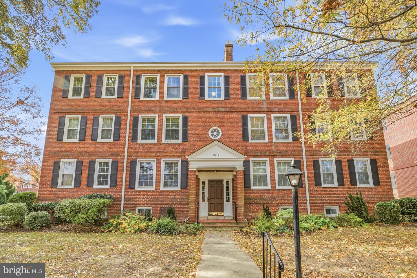 2942 S COLUMBUS ST #A2, ARLINGTON, Virginia 22206, 2 Bedrooms Bedrooms, ,2 BathroomsBathrooms,Residential,For sale,2942 S COLUMBUS ST #A2,VAAX2051268 MLS # VAAX2051268
