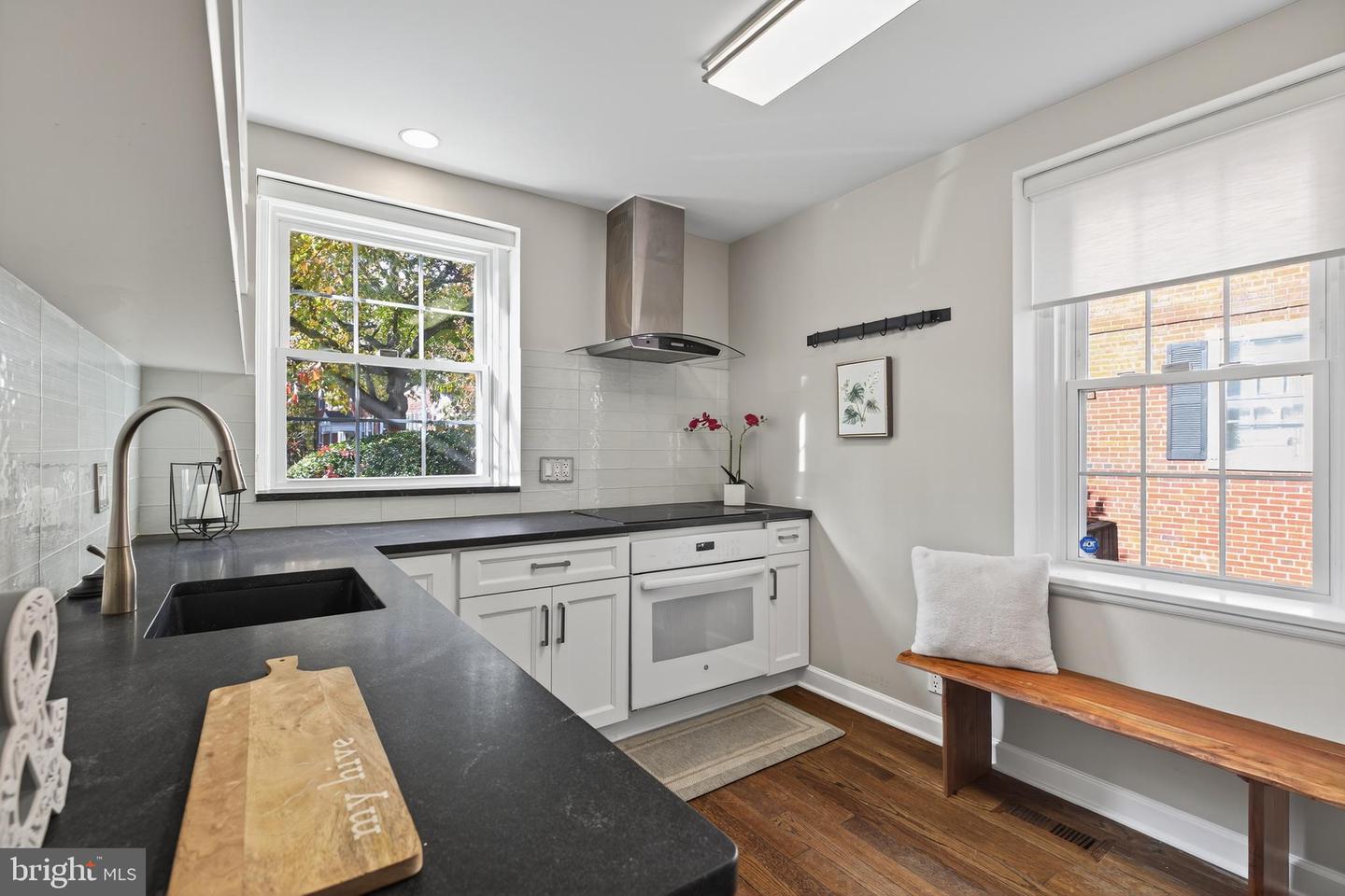 2942 S COLUMBUS ST #A2, ARLINGTON, Virginia 22206, 2 Bedrooms Bedrooms, ,2 BathroomsBathrooms,Residential,For sale,2942 S COLUMBUS ST #A2,VAAX2051268 MLS # VAAX2051268