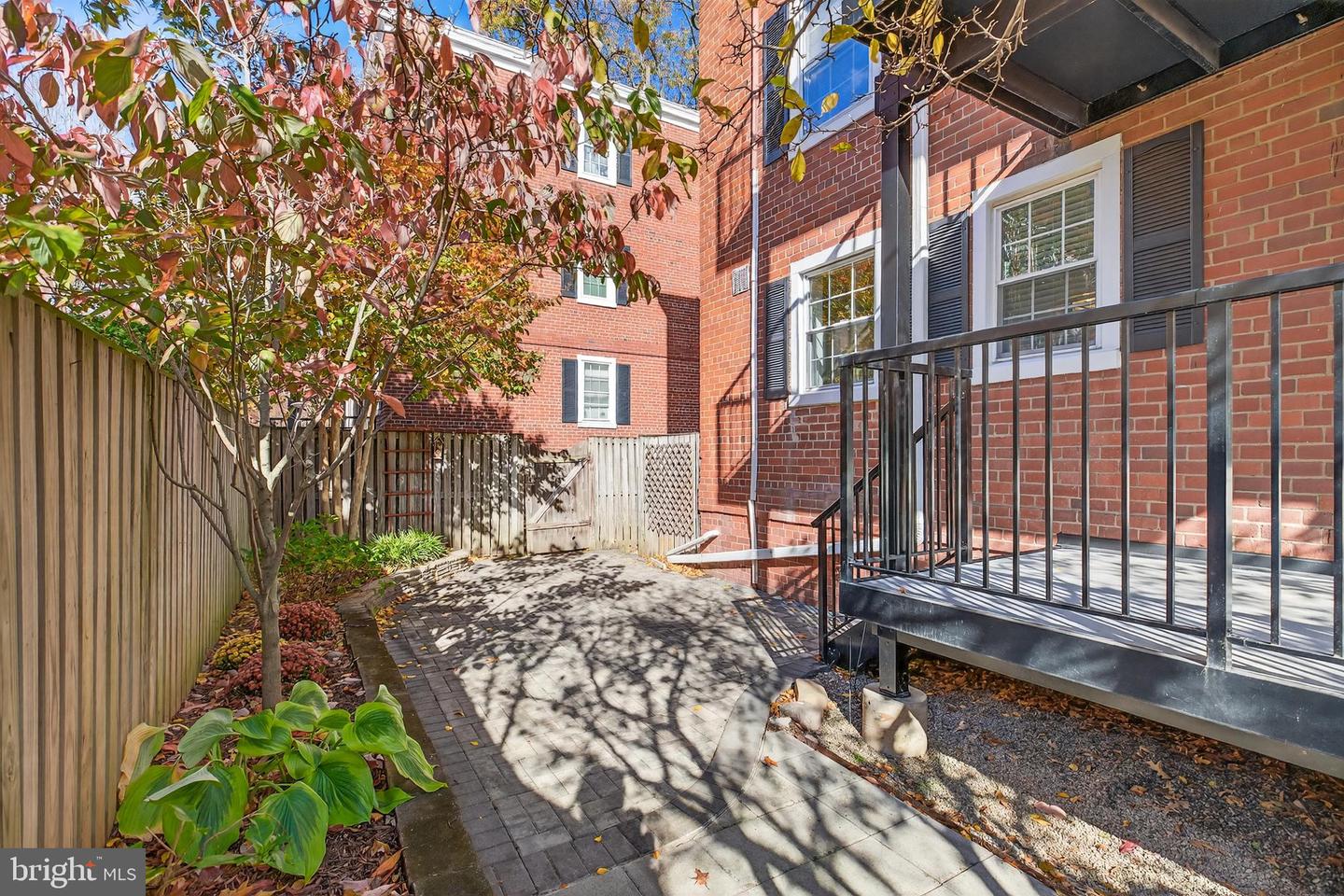 2942 S COLUMBUS ST #A2, ARLINGTON, Virginia 22206, 2 Bedrooms Bedrooms, ,2 BathroomsBathrooms,Residential,For sale,2942 S COLUMBUS ST #A2,VAAX2051268 MLS # VAAX2051268