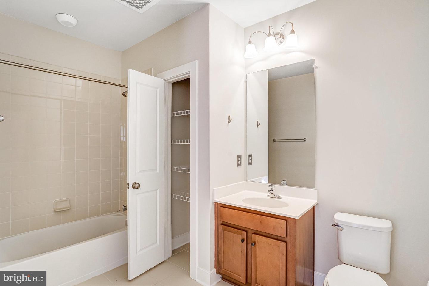 9523 BASTILLE ST #207, FAIRFAX, Virginia 22031, 2 Bedrooms Bedrooms, ,2 BathroomsBathrooms,Residential,For sale,9523 BASTILLE ST #207,VAFX2281368 MLS # VAFX2281368