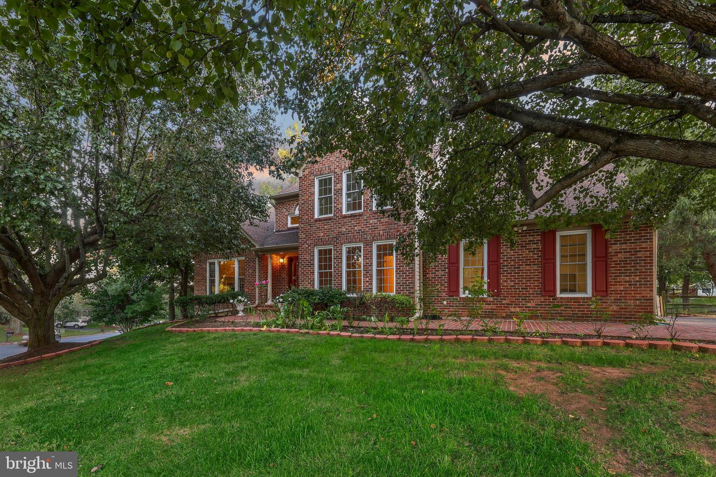 15313 SURREY HOUSE WAY, CENTREVILLE, Virginia 20120, 5 Bedrooms Bedrooms, ,4 BathroomsBathrooms,Residential,For sale,15313 SURREY HOUSE WAY,VAFX2282372 MLS # VAFX2282372